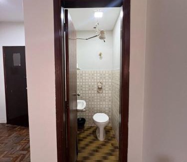 Patos de Minas Apartment | Apartamento 111 - Suíte econômica com ar condicionado