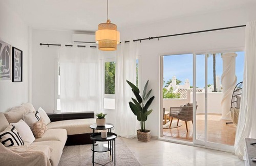 Mijas Apartment | Apartamento elegante y minimalista en Calahonda - PUENTE 3 408