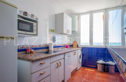 Nerja City Centre Apartment | Apartamento en Edificio Torresol, 1ª linea de playa en Nerja