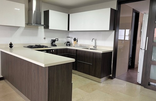 El Castillo Apartment | Apartamento Moderno con Piscina y Espectacular Vista en Todo el Barrio Poblado