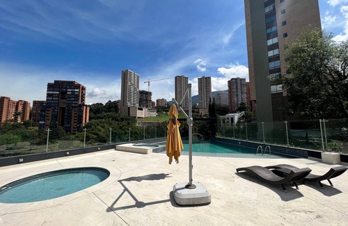 El Castillo Apartment | Apartamento Moderno con Piscina y Espectacular Vista en Todo el Barrio Poblado