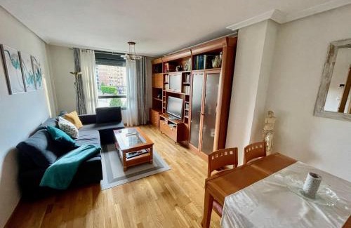 Las Campas y San Claudio Apartment | Apartamento Paseo de la Losa