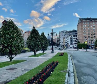Las Campas y San Claudio Apartment | Apartamento Paseo de la Losa
