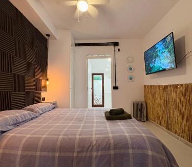 Historic Center of Estepona Apartment | Apartamento PORTADA a 5 min andando de la playa con aire acondicionado