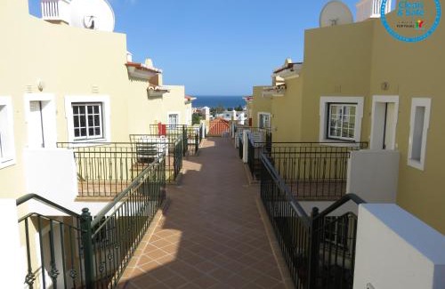 Alporchinhos Apartment | Apartamento T1 com vista mar perto da Praia N.ª Sra. da Rocha