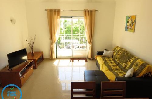 Alporchinhos Apartment | Apartamento T1 com vista mar perto da Praia N.ª Sra. da Rocha