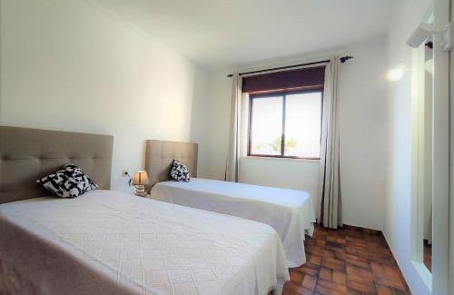 Areias de Sao Joao Apartment | Apartamento V2 Pedro - By Bedzy