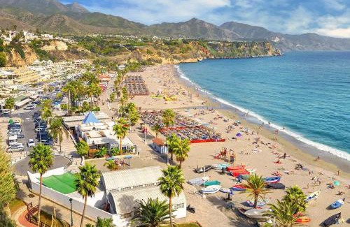 Frigiliana Apartment | Apartamentos Axarquia , Frigiliana, terraza privada con vistas a la montaña rio y al mar