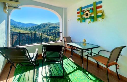 Frigiliana Apartment | Apartamentos Axarquia , Frigiliana, terraza privada con vistas a la montaña rio y al mar