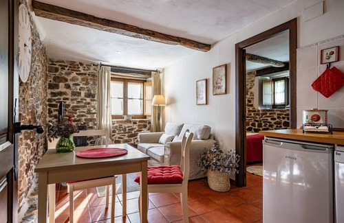 Yerbo House | Apartamentos Rurales Ca Lulón: La Colmena