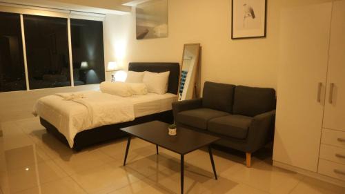 Pekayon Jaya Apartment | Apartemen Grand Kamala Lagoon by Cheapinn