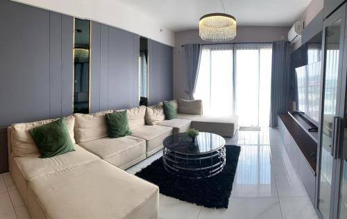 Bumi Serpong Damai Apartment | Apartemen SkyHouse 3 BR Bristol 10th Floor