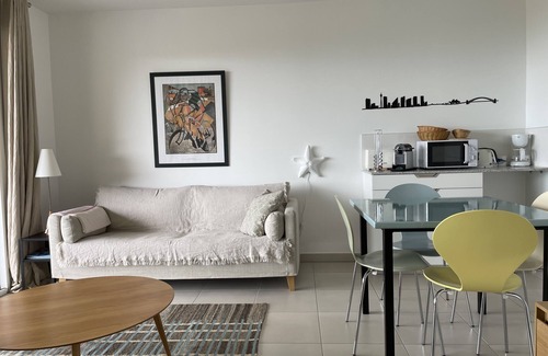 La Londe-les-Maures Apartment | Apartement with terrace and splendid sea view