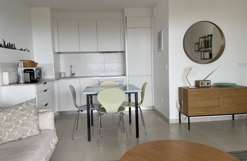 La Londe-les-Maures Apartment | Apartement with terrace and splendid sea view