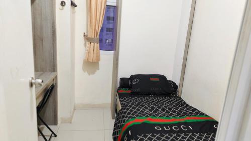 Rawasari Apartment | Apartement Green Pramuka Square suite Room