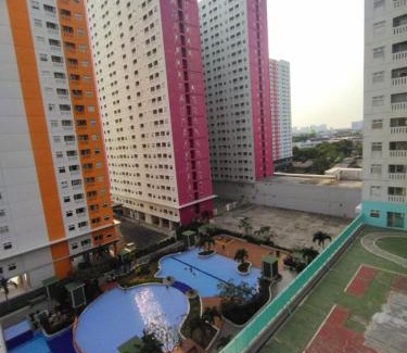 Rawasari Apartment | Apartement Green Pramuka Square suite Room