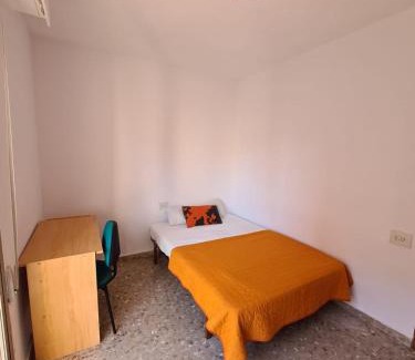Ciutat Jardi Apartment | Apartemento grupo amigo o familias : blasco ibanez C