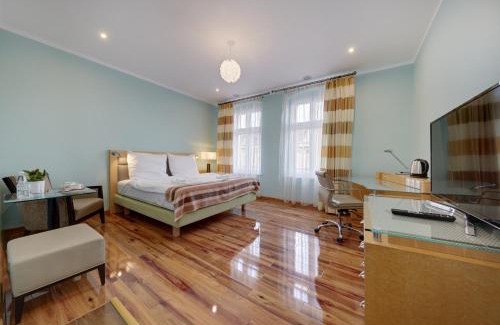 Katowice Apartment | ApartHotel Katowice - Deluxe Rooms with King Beds, City Center, Free Wifi!