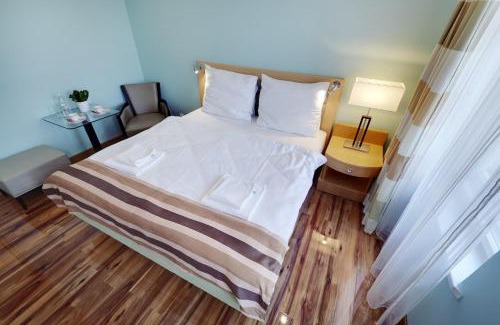 Katowice Apartment | ApartHotel Katowice - Deluxe Rooms with King Beds, City Center, Free Wifi!