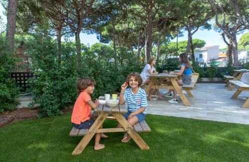 Castelldefels Apartment | Aparthotel Las Palmeras Castelldefels