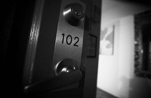 Quartier des Spectacles Apartment | ApartHotelMontreal by Les Terrasses Saint Urbain 2225I2