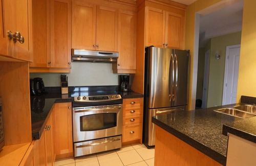 Quartier des Spectacles Condo | ApartHotelMontreal - 222512 , Sunrise Suite 404 n