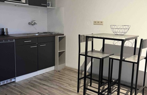 Hohentengen am Hochrhein Apartment | Apartment 'Kleine Ferienwohnung - Nähe Schweiz' with Terrace, Garden and Wi-Fi