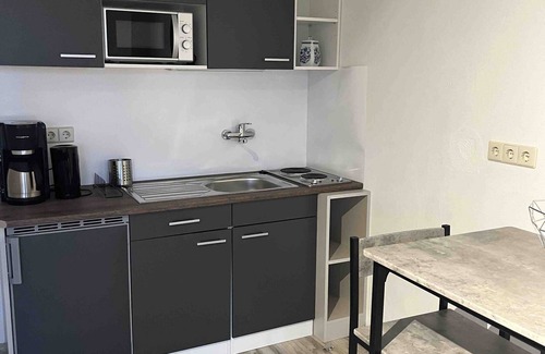 Hohentengen am Hochrhein Apartment | Apartment 'Kleine Ferienwohnung - Nähe Schweiz' with Terrace, Garden and Wi-Fi