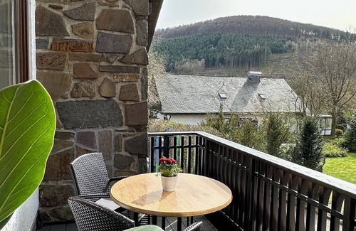 Winkhausen Apartment | Apartment 'Zum Wilzenberg' with Mountain View, Balcony and Wi-Fi