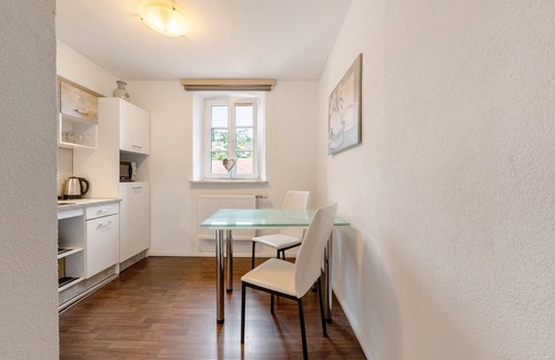 Thaleischweiler-Froschen Apartment | Apartment '10' with Shared Garden and Wi-Fi