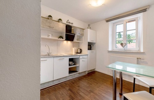 Thaleischweiler-Froschen Apartment | Apartment '10' with Shared Garden and Wi-Fi