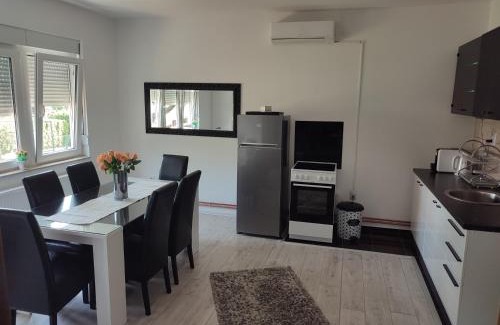 Arandelovac Apartment | Apartman DORA