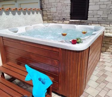 Rebici Apartment | Apartman Matija Rebići- Cozy getaway with jacuzzi & kid's playground