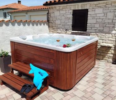 Rebici Apartment | Apartman Matija Rebići- Cozy getaway with jacuzzi & kid's playground