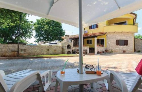 Rebici Apartment | Apartman Matija Rebići- Cozy getaway with jacuzzi & kid's playground