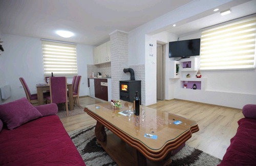 Jahorina Apartment | Apartman "Strahinja Lux 1" sa dvije spavaće sobe.Brzi WiFi internet.