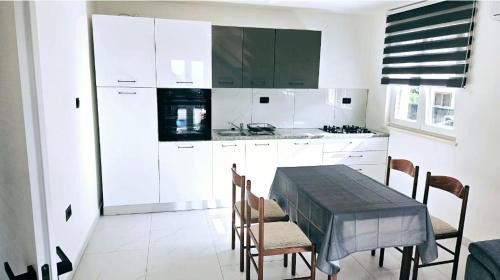 Gdinj Apartment | Apartmani Bradaric Hvar