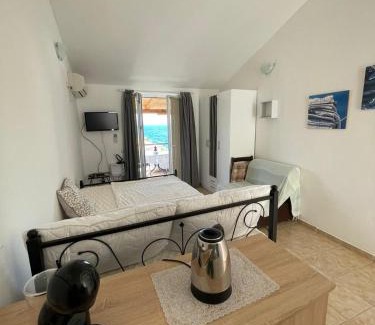 Cove Basina (Jelsa) Apartment | Apartmani Cesarec