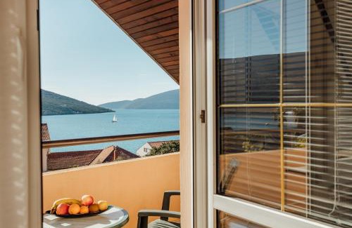 Kumbor House | Apartmani Mara