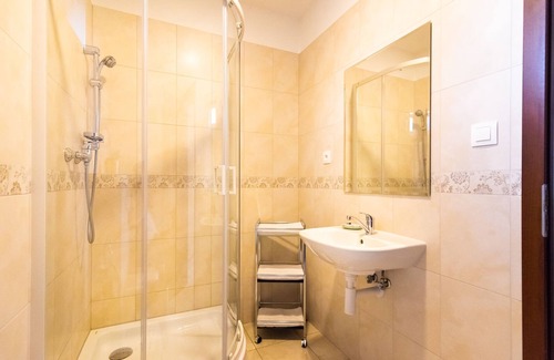 Dunajska Streda Hotel | Apartmanovy dom Villa Ephélia