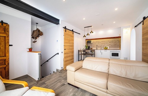Lucainena de las Torres Apartment | Apartment 'Apartamento Deluxe Los Perez' with Private Terrace, Wi-Fi and Air Conditioning