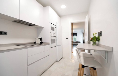 Poblado de Sancti Petri Apartment | Apartment 'Maria Del Mar Sea' with Shared Pool, Wi-Fi and Air Conditioning