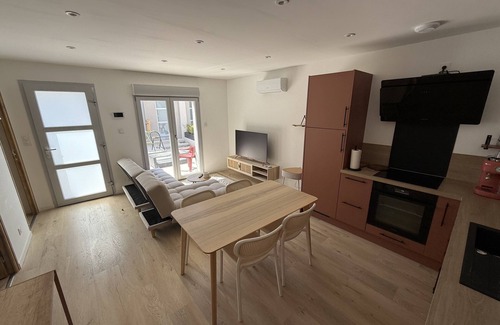 Saint-Paul-Trois-Chateaux Apartment | Apartment-Classic-Ensuite with Shower