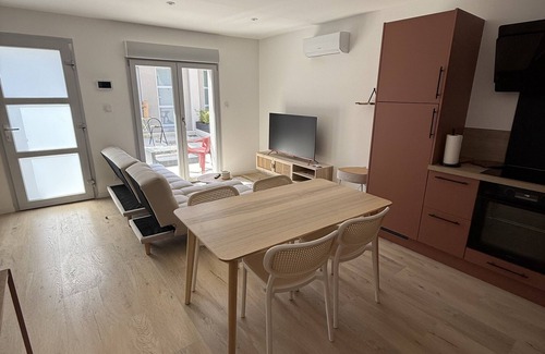 Saint-Paul-Trois-Chateaux Apartment | Apartment-Classic-Ensuite with Shower