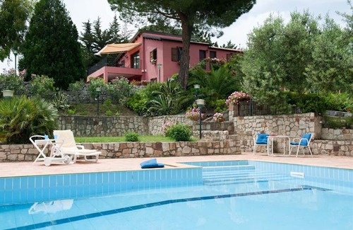 Collesano Villa | Apartment in villa with pool, A/C, WIFI, TV, terrace, panoramic view, parking, close to Cefalù