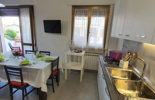 Torre del Lago Puccini Apartment | Apartment in Torre Del Lago Puccini with 2 bedrooms sleeps 5