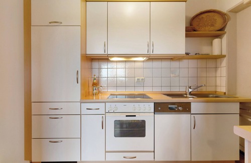 Herbolzheim Apartment | Apartment '1' with Private Terrace and Wi-Fi