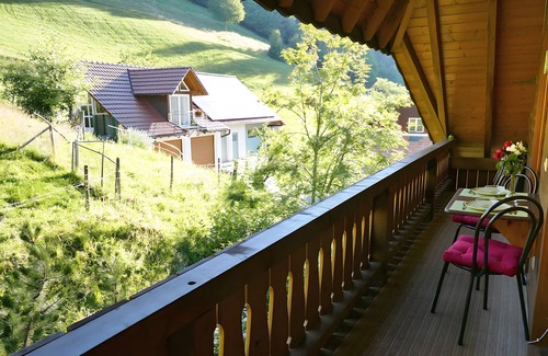 Obermunstertal Apartment | Apartment 'Auszeit -Gipfhof-' with Mountain View, Shared Garden and Wi-Fi