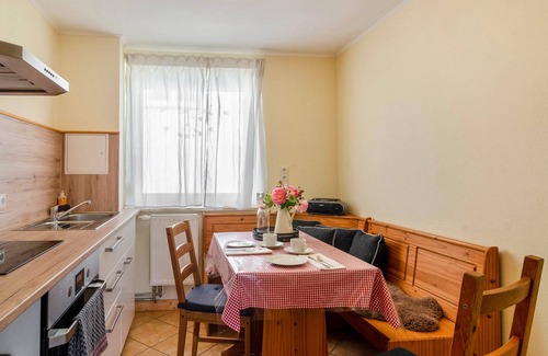 Radolfzell am Bodensee Apartment | Apartment 'Mit 66qm' with Shared Garden, Balcony and Wi-Fi