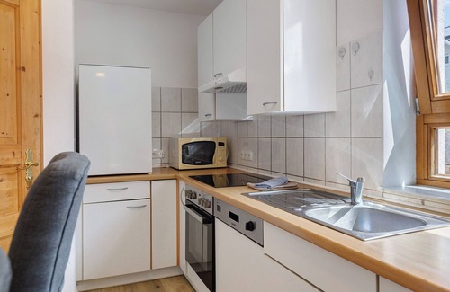Radolfzell am Bodensee Apartment | Apartment 'Wohnen Auf Zeit' with Mountain View and Wi-Fi